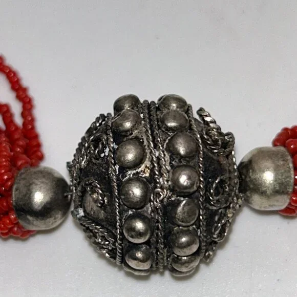 Vintage Coral Color Beaded Necklace With Ornate Metal Accents & Hook Clasp - Picture 4 of 11